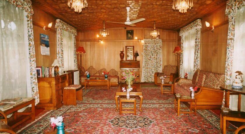 Houseboat Water Palace, Srinagar 4
